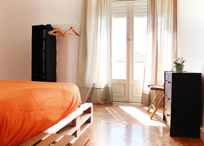 Watermark Surf House Espinho エスピーニョ