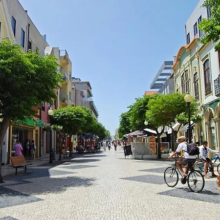 Watermark Surf House Espinho *